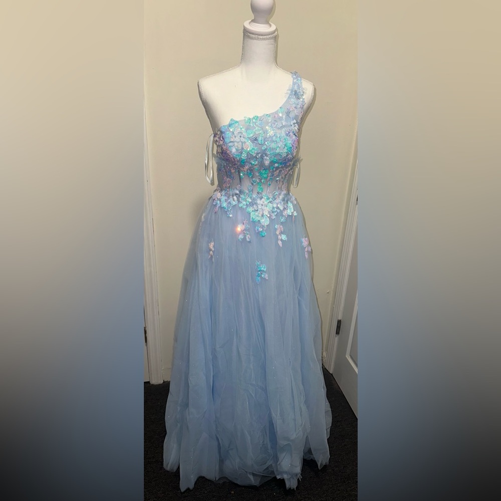 Windsor Elegant Blue Floral prom gown